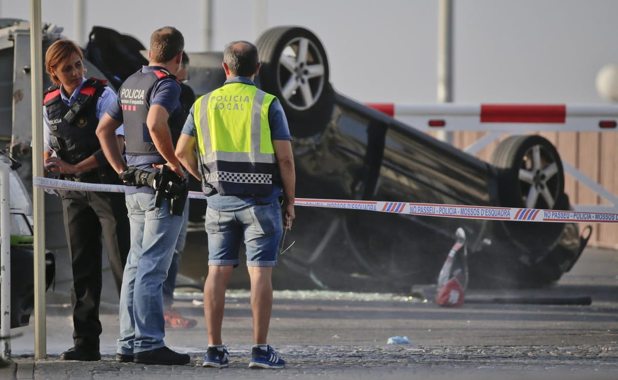 Sokkot kapott a négy terroristát lelövő hős rendőr