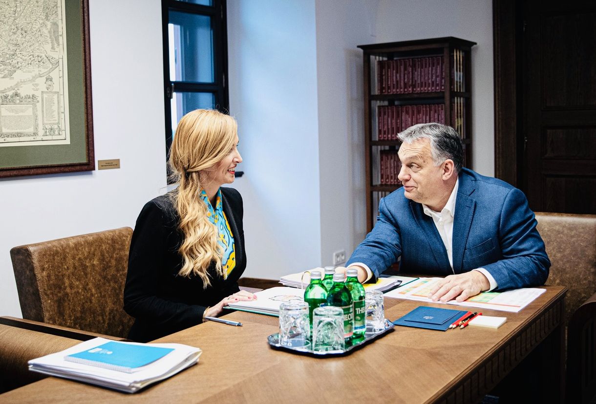 Magyar Péter fideszes Playboy-címlaplányozással vágott vissza a pornós aktivistájuk miatt