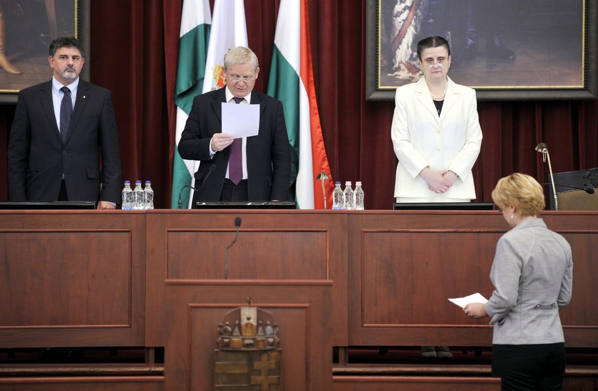 „Operett közgyűlést” csinál a kormány Budapesten Tarlós kedvéért?