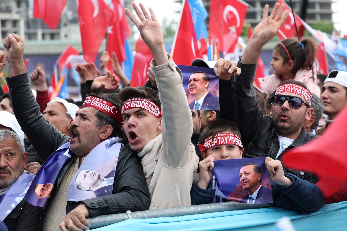 Erdogan ünnepel, a török ellenzék csalást emleget