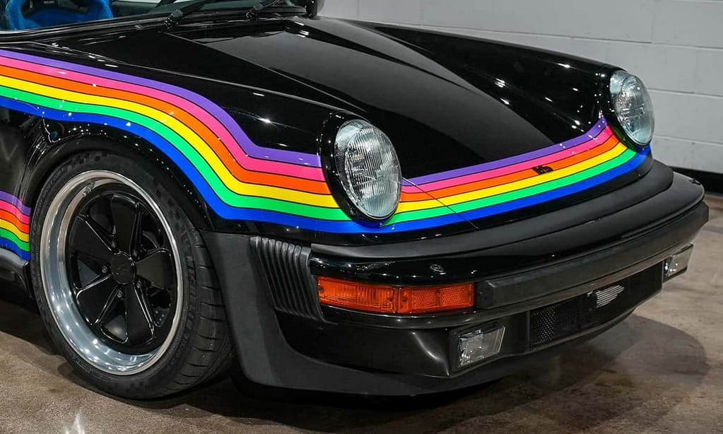 Szivárványos új retró Porsche méregerős hibrid technikával