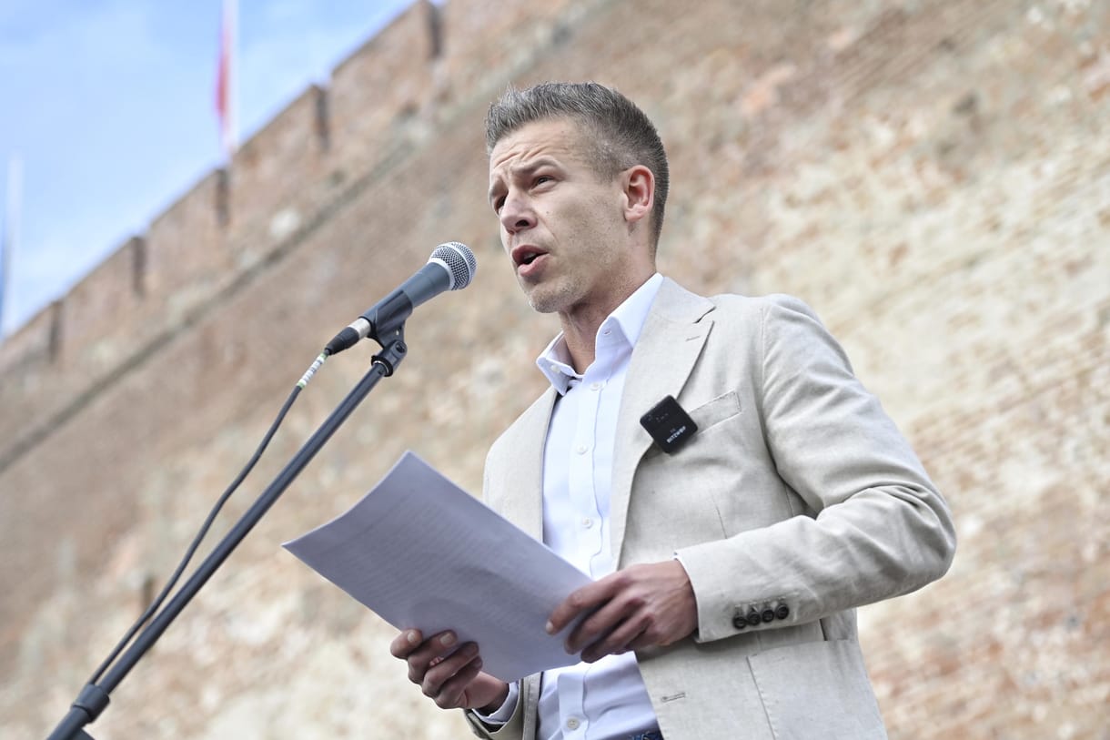 A Magyar Nemzet Magyar Péter mögött is a Datadatot sejti, a Szuverenitásvédelmi Hivatal pedig kapott az alkalmon, és vizsgálatot indított