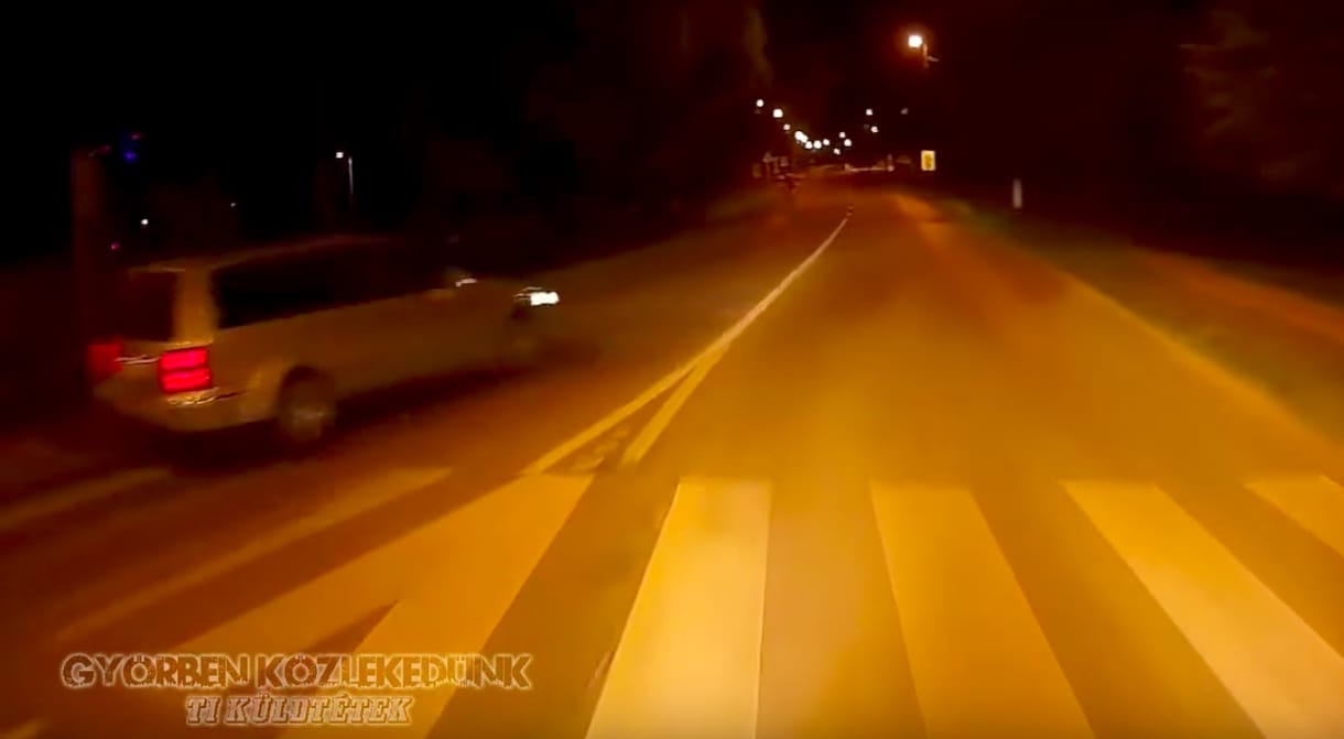 Újabb magyar autós mutatta meg a világnak, hogyan kell totálisan szabálytalanul használni a körforgalmat