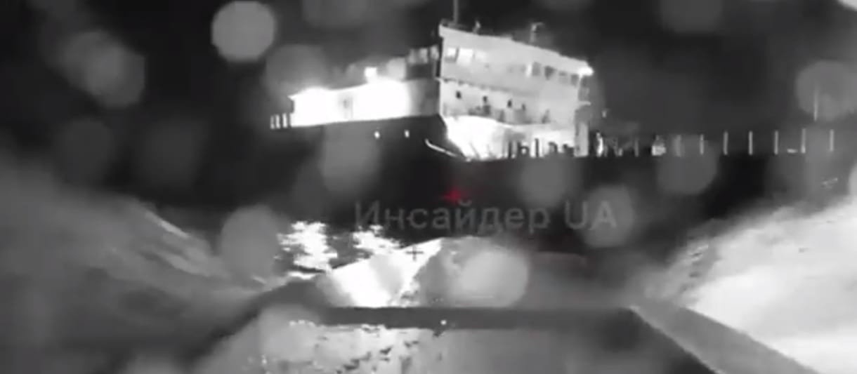 Egy orosz tankerhajót is eltaláltak az ukránok, miután pénteken egy hadihajót sikerült megrongálni