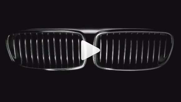 Az év trollkodásával köszöntötte a Mercedes a 100 éves BMW-t – videó