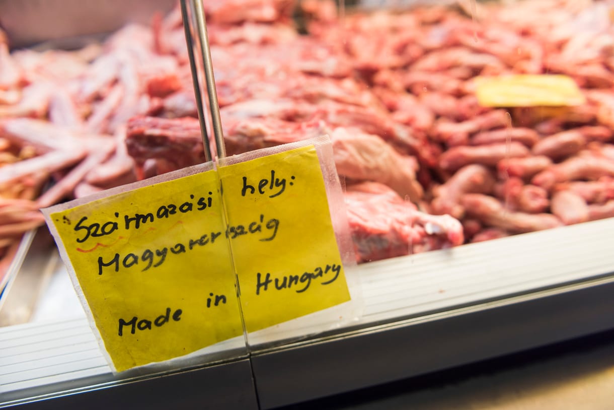 A kormány táblán tolja majd a vásárlók arcába, hogy élelmiszerárstop van, nehogy elfelejtsék