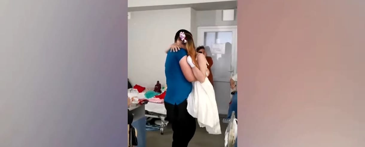 Elvesztette mindkét lábát egy robbanásban egy ukrán nő, de menyasszonytánc nélkül nem akart férjhez menni