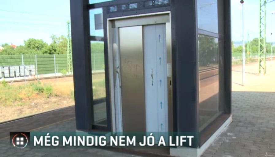 Áprilisra ígérték, még mindig nem működik az albertfalvai megálló liftje