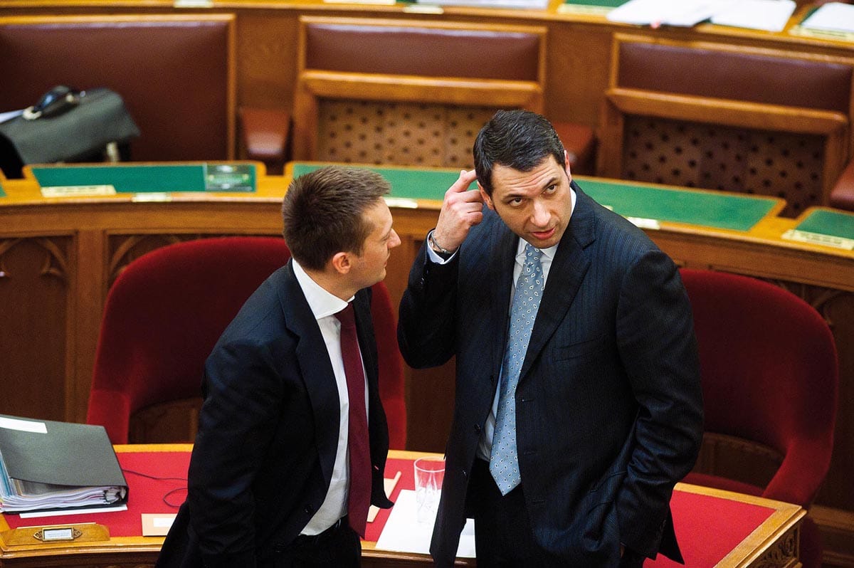 Lázár kemény megjegyzést tett Rogán helikopterezéséről