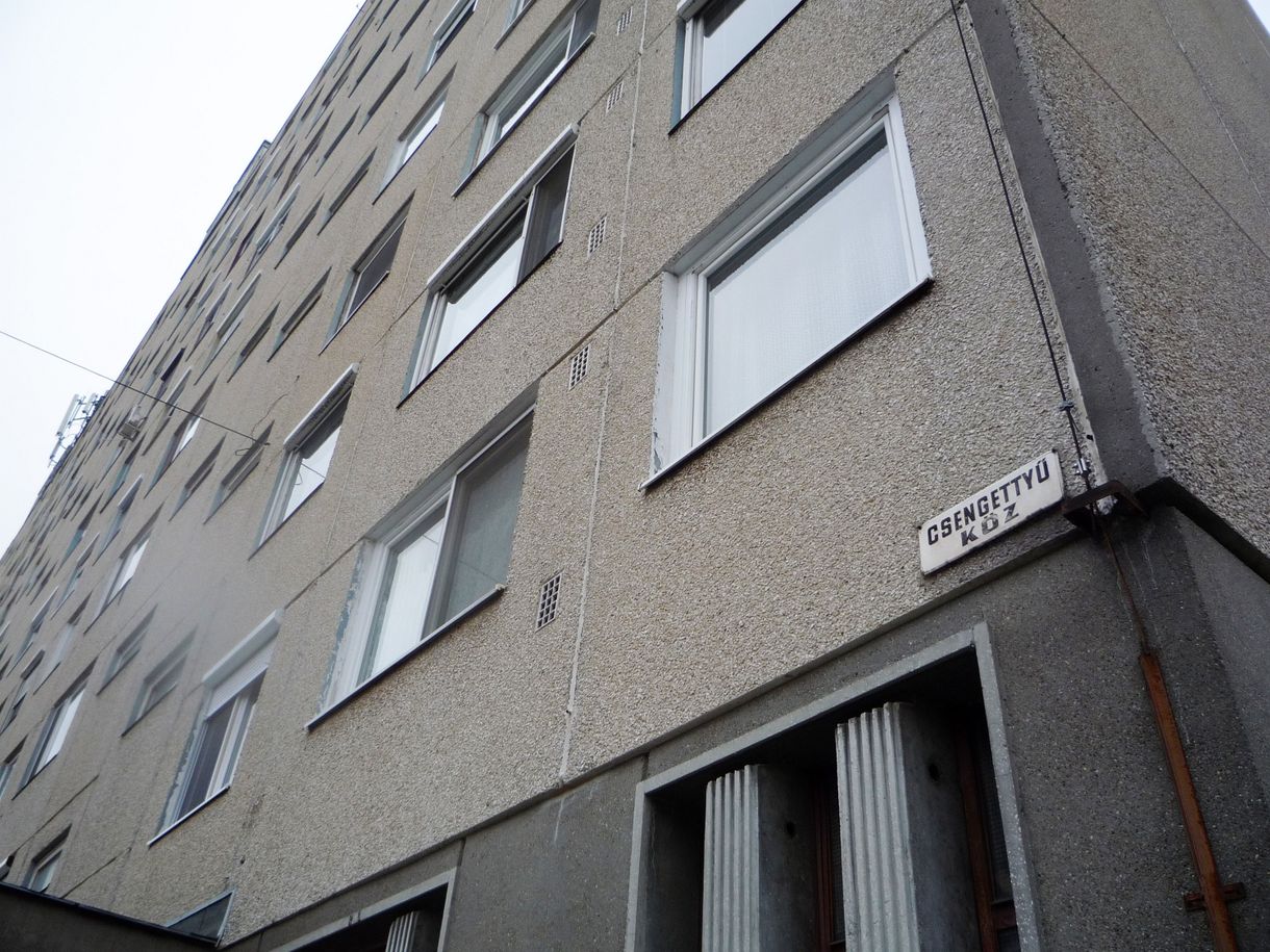 Beszakadt a panellakások ára
