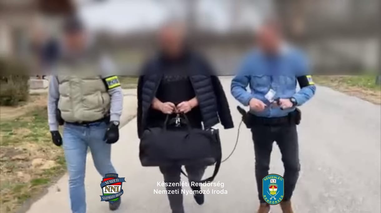 Fogta magát és besétált a debreceni rendőrségre Európa egyik legkeresettebb bűnözője – videó