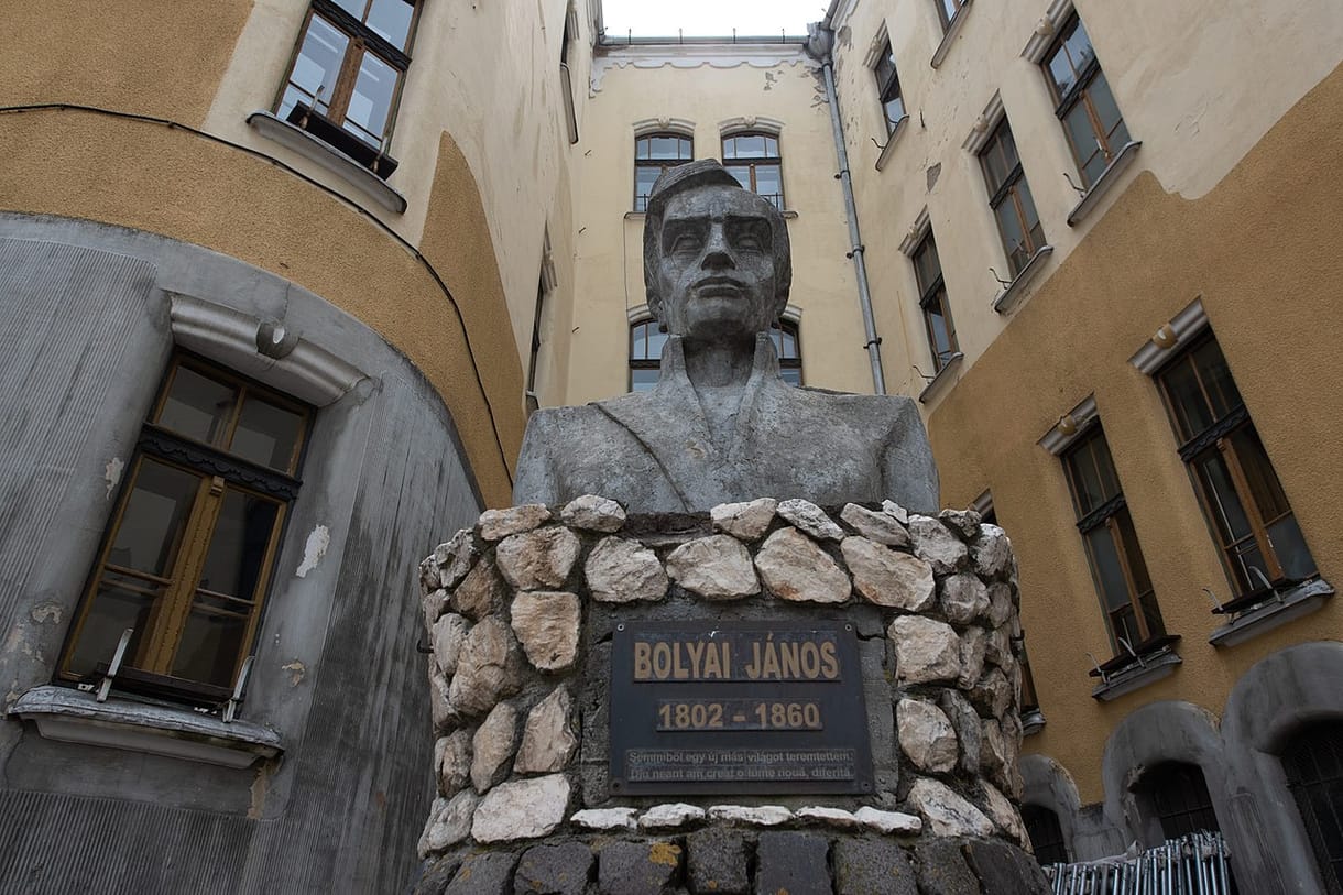 „Kár, hogy nagy talentuma használatlanul ásatott el” – 200 éve teremtett a semmiből új világot Bolyai János