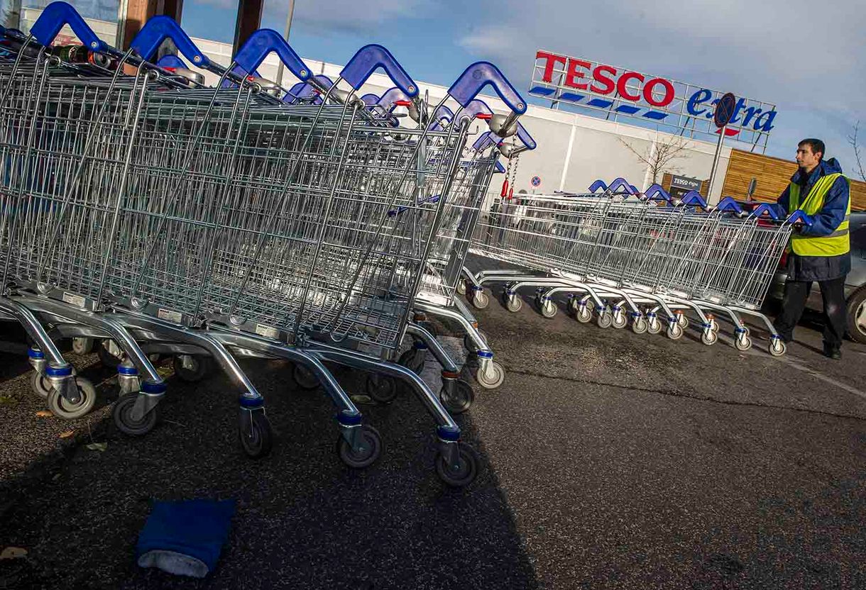Kormányhivatali ellenőrzést kaphat a Tesco, mert összebútorozott a Media Markttal