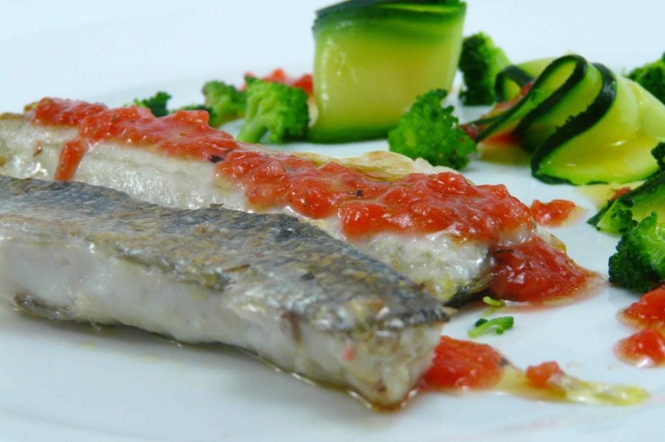 Jó fogás: tengeri sügér eper vinaigrette-vel