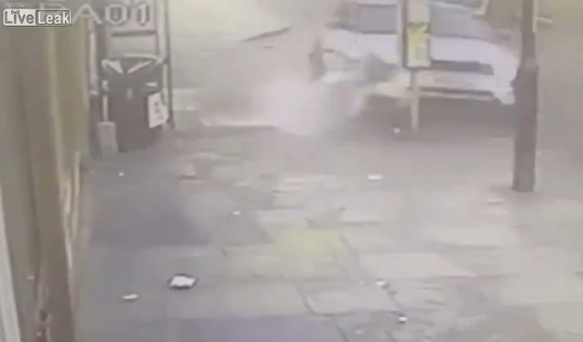 Videó: Van, amikor életet ment a busz késése