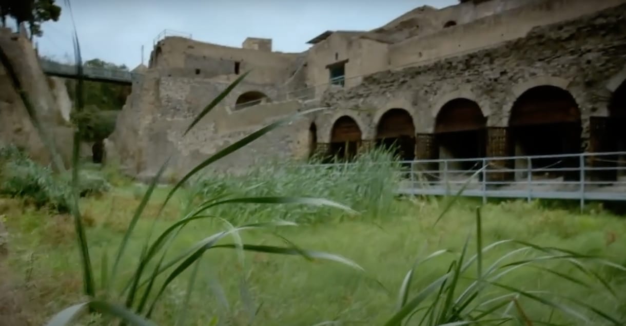 Megnyitották a Vezúv által betemetett „fekete tengerpartot”, ahol 300 segítségre váró ember lelte halálát