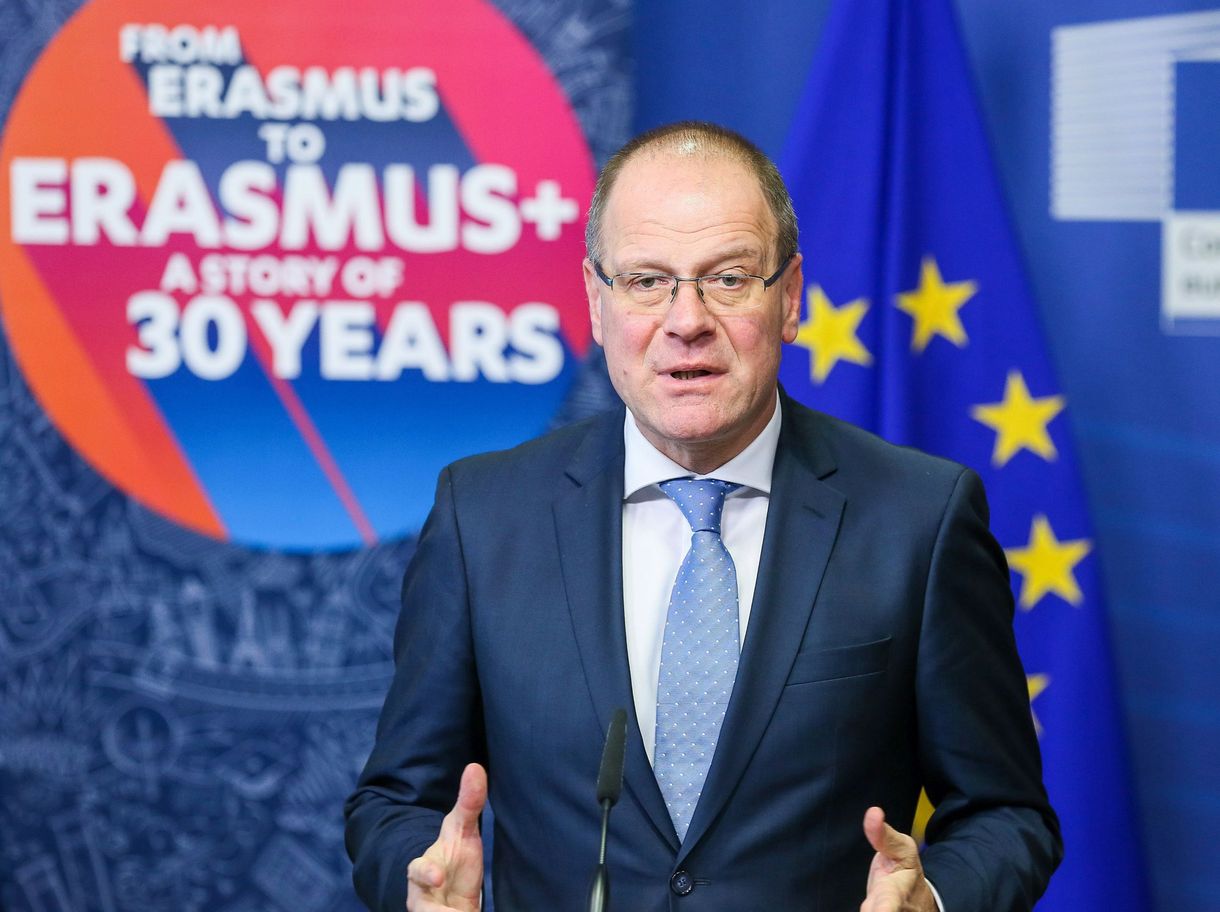 Navracsics most úgy saccolja, hogy az év első felében megjönnek az első uniós pénzek