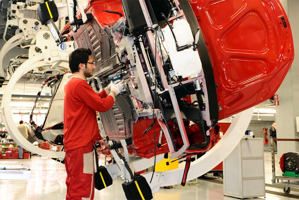 Akinek jól megy: kevesebb munka, több pénz a Ferrari-gyár dolgozóinak