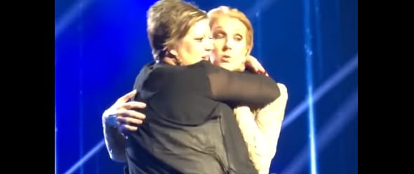 Nagyszerűen reagált Celine Dion, amikor szó szerint rámásztak a színpadon