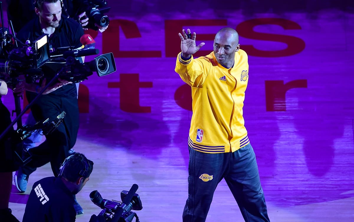 Visszavonultatták Kobe Bryant mezét – videó