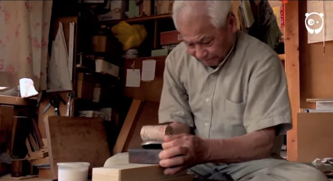 Elképesztő, hogy mit művel a fával a japán mester- videó