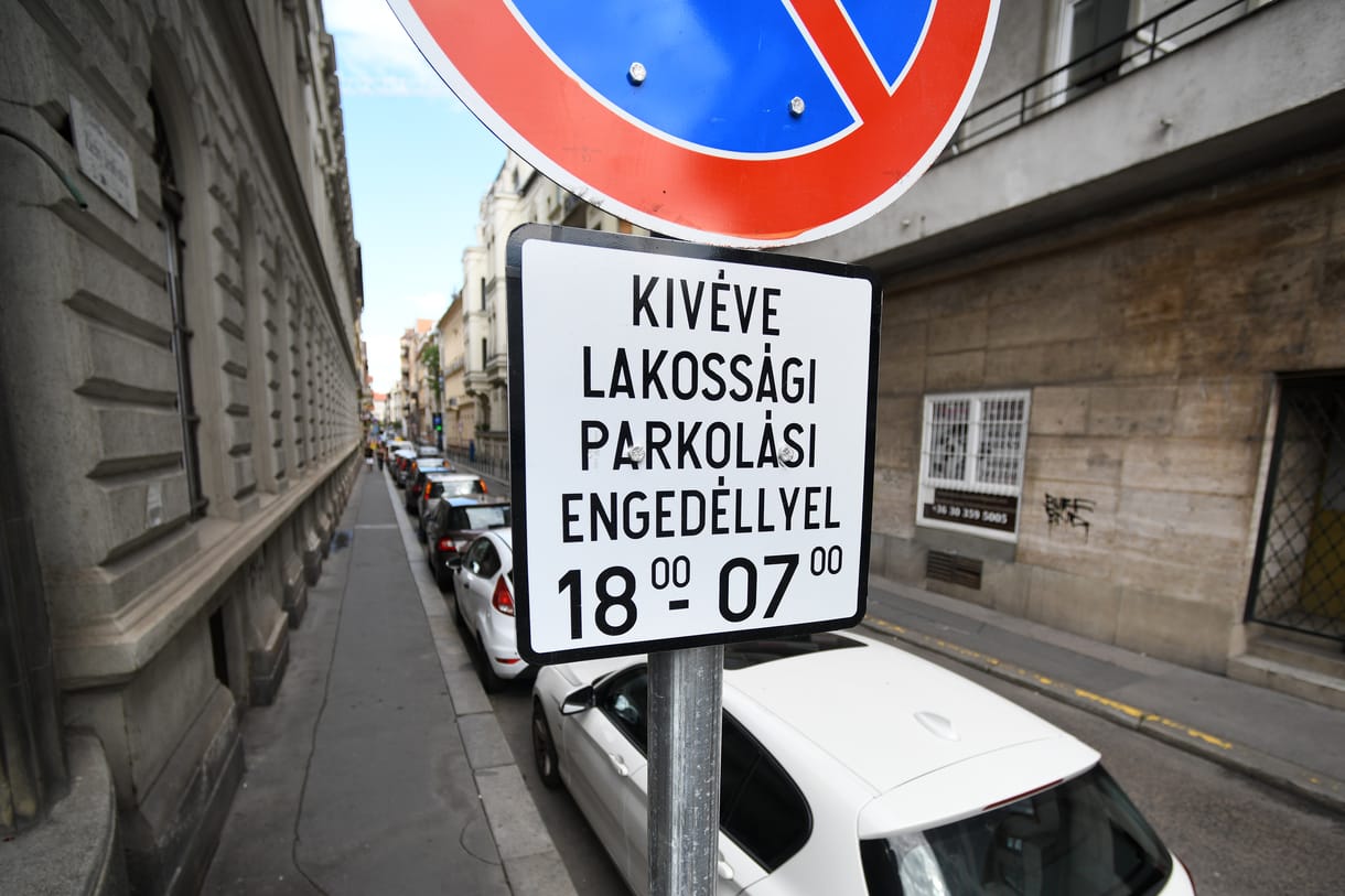 Ne feledjék: szombaton munkanap lesz, fizetni kell a parkolásért