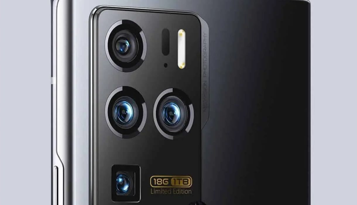 Nem viccel a ZTE: jön a 20 GB RAM-mal szerelt telefon, az Axon 30 Ultra Aerospace Edition