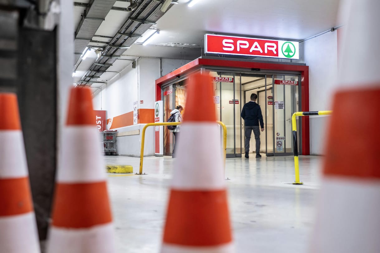 A veszteségek miatt bezárja kisújszállási üzletét a Spar