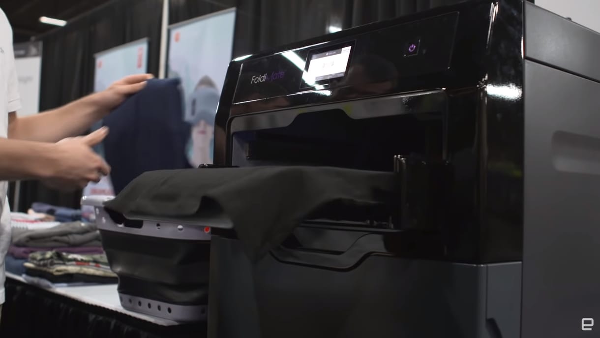 Itt a robot, amely olyan profin összehajtogatja a kimosott ruhákat, ahogy senki más – videó