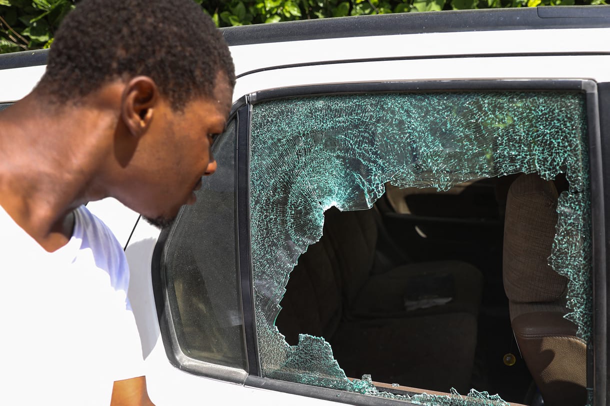 Átmenetileg befejezi a bűnözést egy haiti banda, hogy eljussanak a segélyek a rászorulóknak