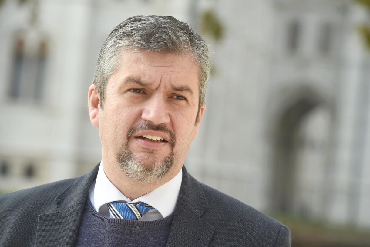 Az MSZP-s Tóth Csaba egy fideszes videójának megosztásával támadja Hadházy Ákost