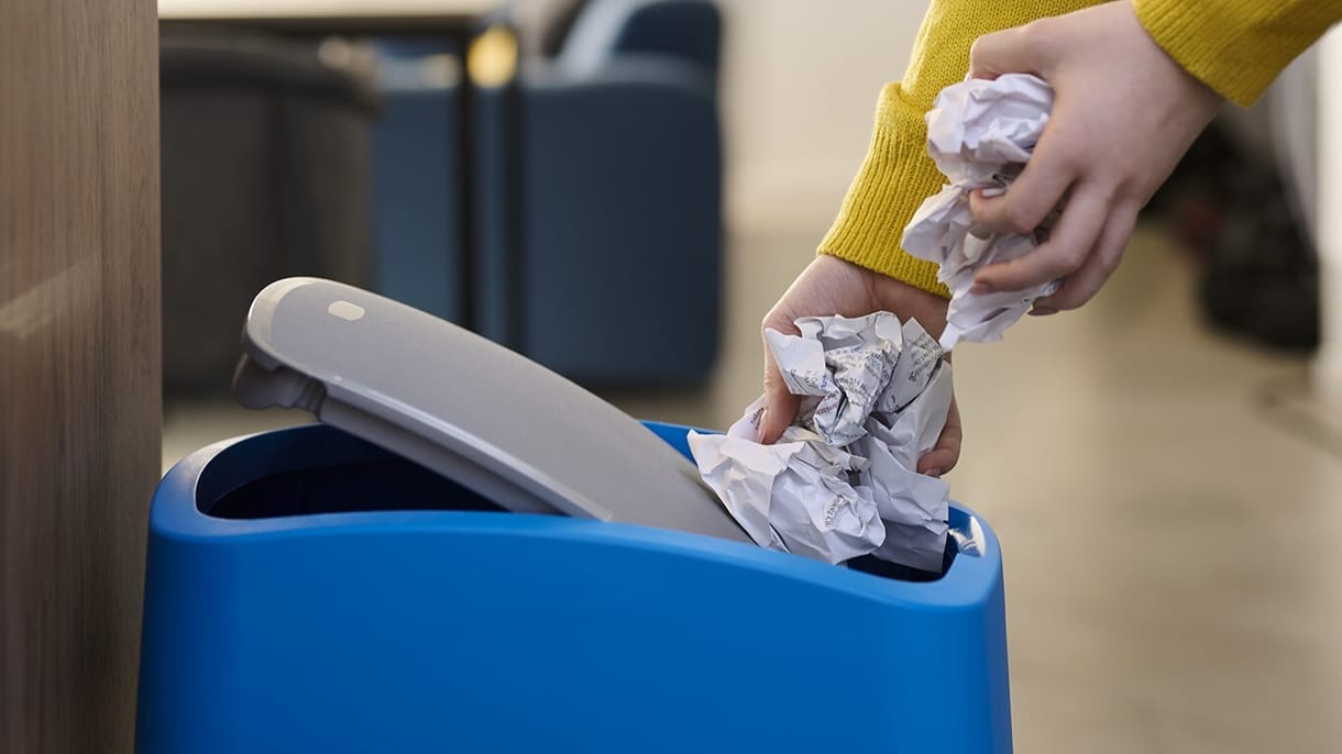 Zsákok helyett gyakrabban ürülő szelektív kukák