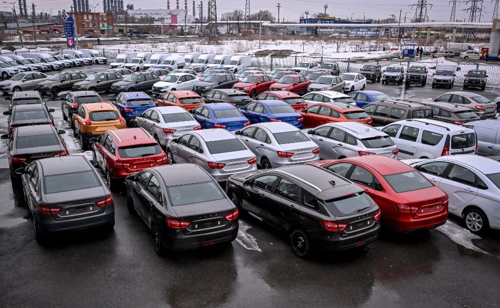 Az emelkedő benzinárak ellenére a sofőrök fele nem tervezi letenni az autót
