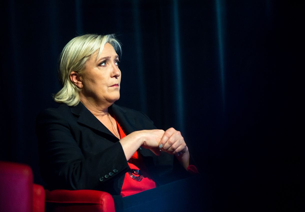 Marine Le Pent ugyanazzal vádolják, mint a mi Kovács Bélánkat – eljárás indult