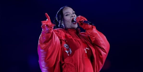 Megdöbbentő összeg: kiderült, mennyit kapott Rihanna a fellépéséért a Super Bowlon
