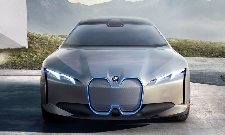 Jó hír a vezetést kedvelőknek: marad a kormány és a pedál a BMW-kben