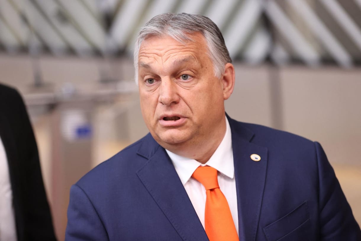 Orbán „váratlan, erőteljes és komoly beavatkozást jelentő döntésekre” készül