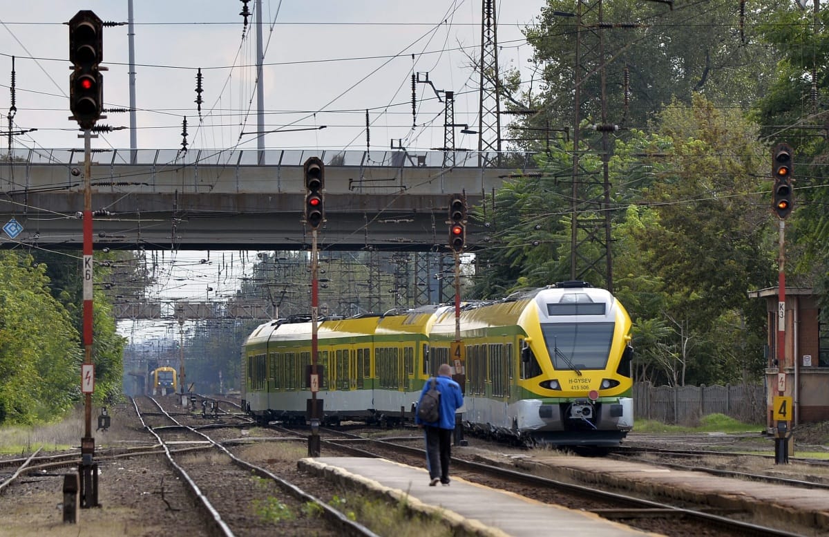 Nincs elég vonat, trükköznie kell a MÁV-nak