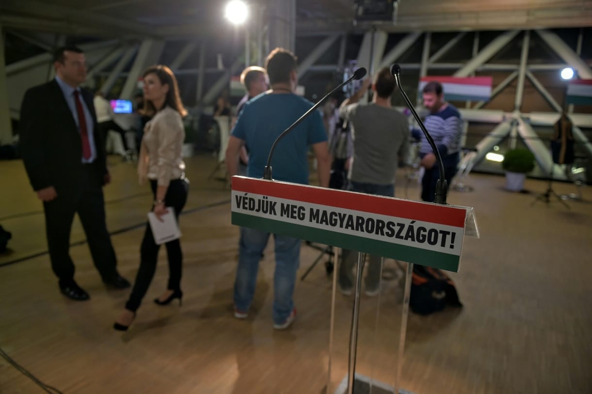 Fizetnie kell az áramért a tévéstáboknak a Fidesz-eredményvárón