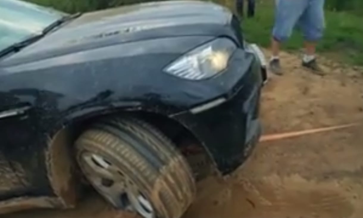 Videó: ismét az oroszok, avagy hogyan bukfencezik le a dombon egy BMW X5