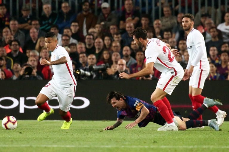 Messi csúnyán ráesett a karjára, el is tört - videó