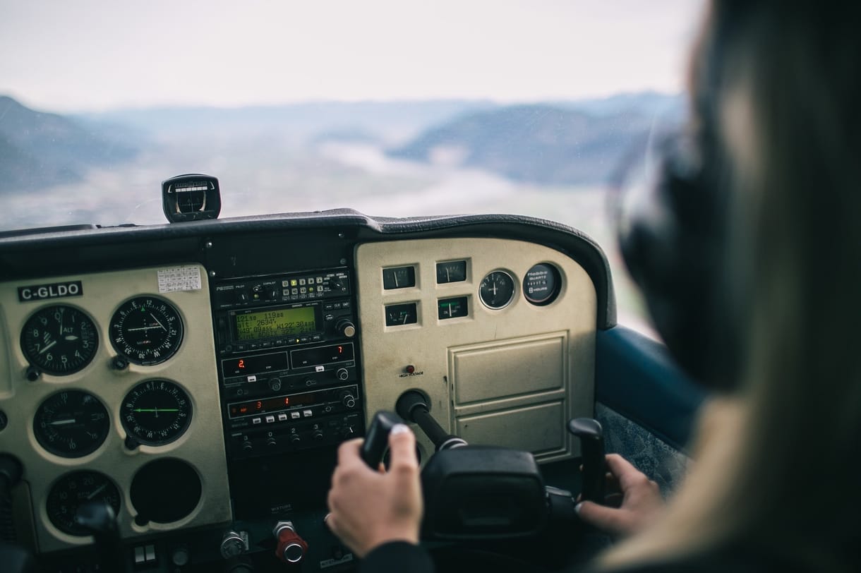 Tudta, ha helikopterrel megy tárgyalni, beveszik a dumáját – Magyar svindlerek, 8. rész