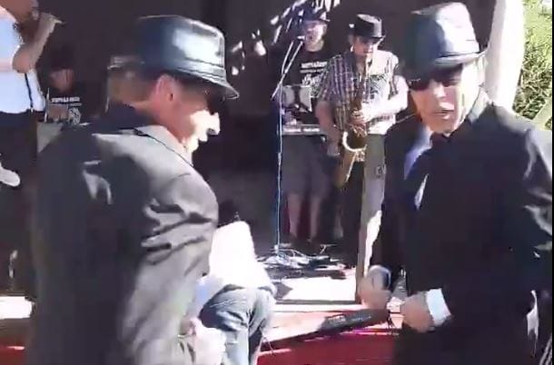 Ez a két ska-őrült eszméletlenül nyomja – videó