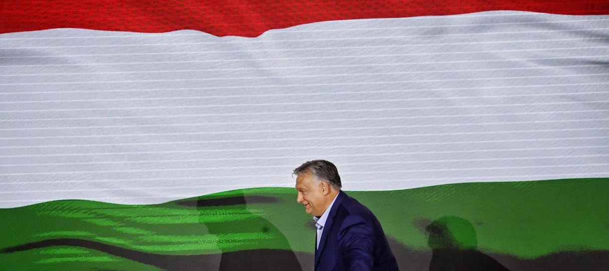 Népszava: A Fidesz új EP-frakció létrehozásáról tárgyal, Andrej Babiš és Robert Fico pártjával