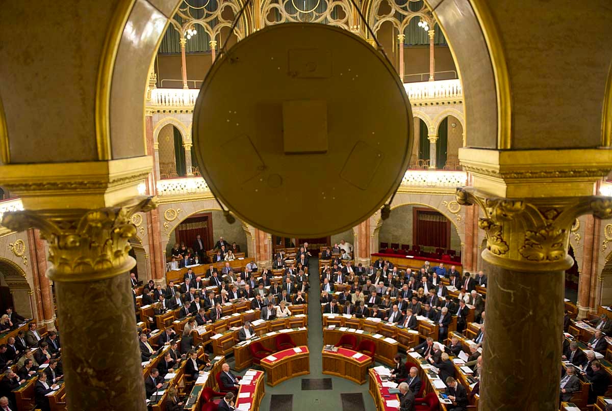Kényszerszünetre küldték a képviselőket a parlamentben