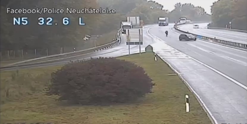 Ha sztrádán elszabaduló autó a rémálma, ne nézze meg ezt a videót!