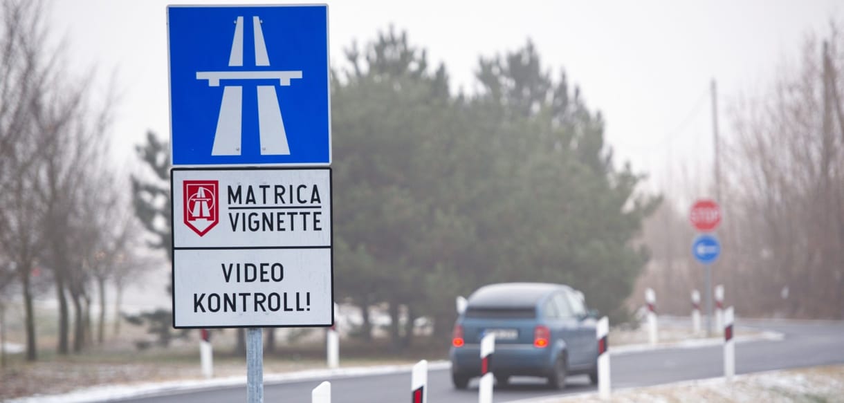 Itt vannak az első becslések: hatalmas drágulás jöhet az autópálya-matricáknál