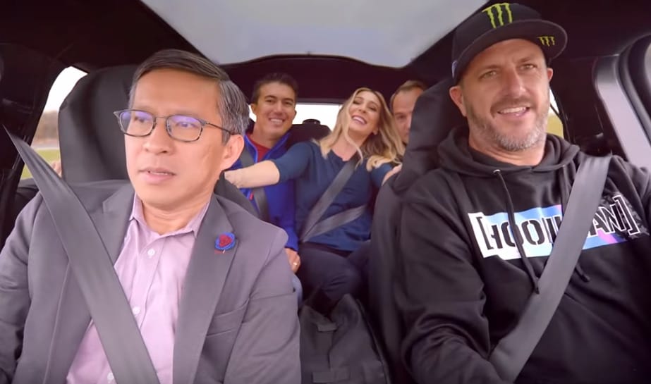 Kipróbálta az elektromos Mustang SUV-ot Ken Block, aki most vezetett először villanyautót