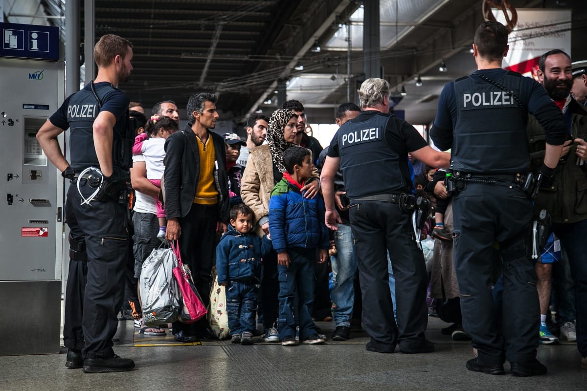 A németek gyarkorlatban visszatértek Dublinhoz, kitoloncolhatják a szíreket