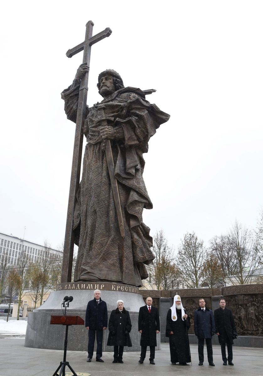Putyin Vlagyimir fejedelem útján vezetné Oroszországot